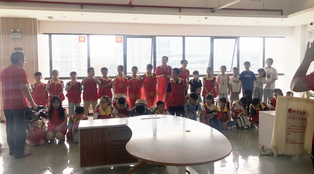 《小主人报》花都小记者来广州西威科参观采访活动